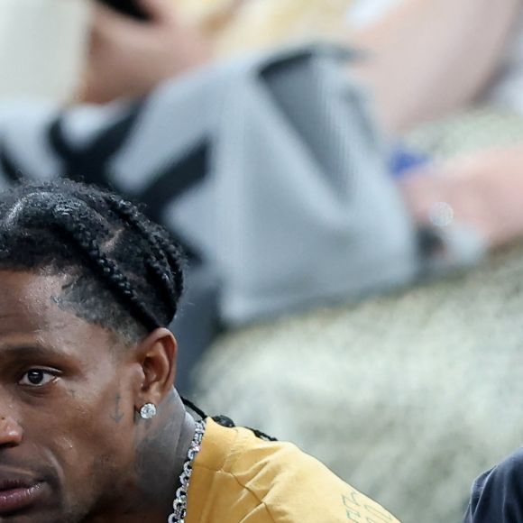 Michael G.Rubin, Travis Scott, Quavo - Les célébrités en tribunes pendant l'épreuve de basketball de Demi-Finale opposant les Etats-Unis à la Serbie lors des Jeux Olympiques de Paris 2024 (JO) à l'Arena Bercy, à Paris, France, le 8 août 2024. © Jacovides-Perusseau/Bestimage