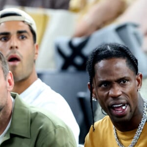 Michael G.Rubin, Travis Scott, Quavo - Les célébrités en tribunes pendant l'épreuve de basketball de Demi-Finale opposant les Etats-Unis à la Serbie lors des Jeux Olympiques de Paris 2024 (JO) à l'Arena Bercy, à Paris, France, le 8 août 2024. © Jacovides-Perusseau/Bestimage