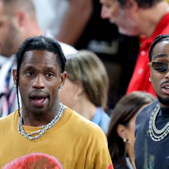 Le motif de la dispute n'est pour l'heure pas connu et Travis Scott devra être entendu par la 1ère direction régionale de la police judiciaire. Affaire à suivre…
Michael G.Rubin, Travis Scott et Quavo- Les célébrités en tribunes pendant l'épreuve de basketball de Demi-Finale opposant les Etats-Unis à la Serbie lors des Jeux Olympiques de Paris 2024 (JO) à l'Arena Bercy, à Paris, France, le 8 août 2024. © Jacovides-Perusseau/Bestimage