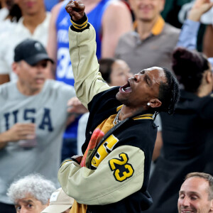 Travis Scott - Les célébrités en tribunes pendant l'épreuve de basketball de Demi-Finale opposant les Etats-Unis à la Serbie lors des Jeux Olympiques de Paris 2024 (JO) à l'Arena Bercy, à Paris, France, le 8 août 2024. © Jacovides-Perusseau/Bestimage