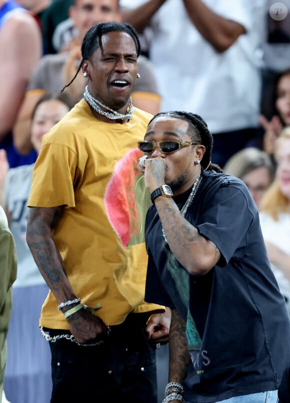 Travis Scott, Quavo - Les célébrités en tribunes pendant l'épreuve de basketball de Demi-Finale opposant les Etats-Unis à la Serbie lors des Jeux Olympiques de Paris 2024 (JO) à l'Arena Bercy, à Paris, France, le 8 août 2024. © Jacovides-Perusseau/Bestimage Celebrities