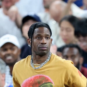 Le chanteur a été arrêté ivre après avoir frappé un agent de sécurité qui tentait de s'interposer entre lui et son garde du corps, avec qui avait lieu la bagarre initiale…
Travis Scott - Les célébrités en tribunes pendant l'épreuve de basketball de Demi-Finale opposant la France à l'Allemagne lors des Jeux Olympiques de Paris 2024 (JO) à l'Arena Bercy, à Paris, France, le 8 août 2024. © Jacovides-Perusseau/Bestimage