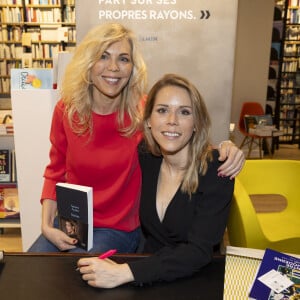 Exclusif - Tiphaine Auzière et sa soeur Laurence Auzière-Jourdan - Soirée littérature à la librairie Le Divan à Paris, animée par M.Carcassonne, et séance de dédicace du livre de Tiphaine Auzière "Assises" aux Editions Stock. Le 20 mars 2024 © Cyril Moreau / Bestimage 