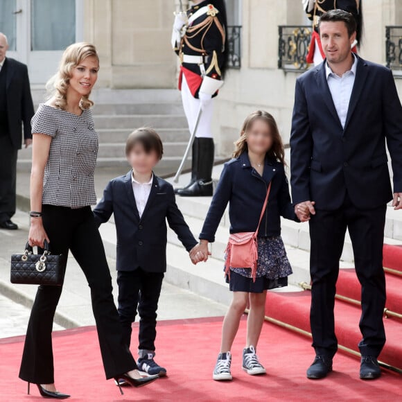 Tiphaine Auzière et son compagnon Antoine et leurs enfants - Arrivées des personnalités - Cérémonie d'investiture du Président de la République à Paris le 7 mai 2022 © Stephane Lemouton / Bestimage 