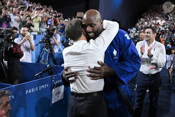 Mais c'était sans compter sur les JO
Teddy Riner célèbre son titre olympique avec Emmanuel Macron à l'Arena Champ-de-Mars aux Jeux olympiques de Paris le 2 août 2024. Photo by Eliot Blondet/ABACAPRESS.COM