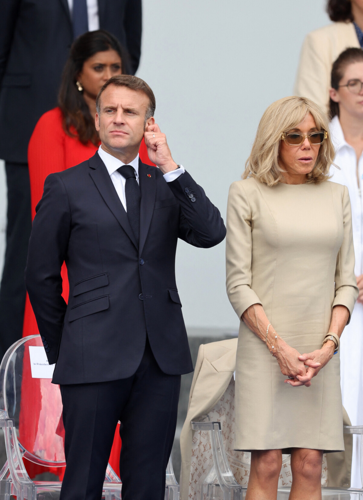 Photo : Emmanuel et Brigitte Macron espéraient passer des vacances ...