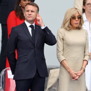 Emmanuel et Brigitte Macron espéraient passer des vacances tranquilles et sereines
Emmanuel Macron et sa femme Brigitte en tribune présidentielle lors de la cérémonie du défilé militaire de la Fête Nationale, avenue Foch à Paris, France. © Dominique Jacovides/Bestimage 