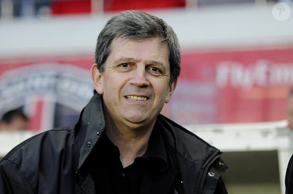 Le père de Juliette Chêne et oncle d'Astrid Veillon n'a pas apprécié d'être oublié par son ancienne direction.
Le journaliste Patrick Chêne pendant le match de football de la première division française, Paris Saint-Germain vs Bordeaux au stade du Parc des Princes à Paris, le 10 avril 2010. Thierry Plessis/ABACAPRESS.COM