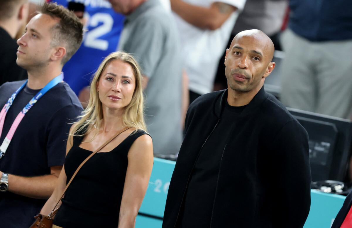 Photo : Thierry Henry, visiblement inquiet pour l'équipe de France, et ...