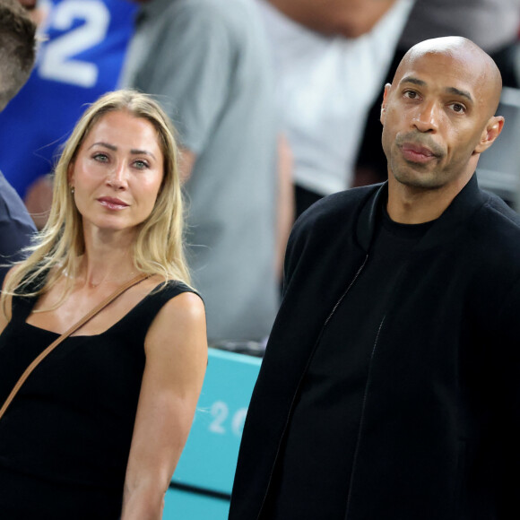 Thierry Henry, visiblement inquiet pour l'équipe de France, et sa femme Andrea Rajacic
Thierry Henry et sa compagne Andrea Rajacic - Les célébrités en tribunes pendant la finale de basketball opposant les Etats-Unis à la France (98-87) lors des Jeux Olympiques de Paris 2024 (JO) à l'Arena Bercy, à Paris, France