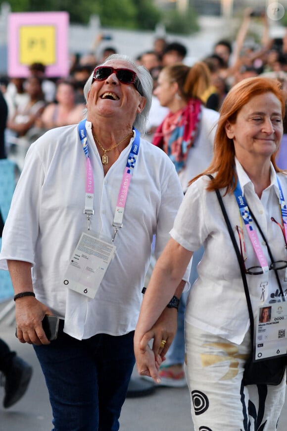 Le couple a pu assister à la finale de basket
Gilbert Montagné et sa femme Nikole Montagné - Arrivées à la finale de basketball "France vs USA" à l'Arena Bercy à Paris, lors des Jeux Olympiques Paris 2024. Le 10 août 2024 © Perusseau-Jacovides / Bestimage 