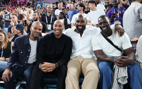 Tony Parker, Thierry Henry, Teddy Riner, Omar Sy - Les célébrités en tribunes pendant la finale de basketball opposant les Etats-Unis à la France (98-87) lors des Jeux Olympiques de Paris 2024 (JO) à l'Arena Bercy, à Paris, France, le 10 août 2024. © Jacovides-Perusseau/Bestimage