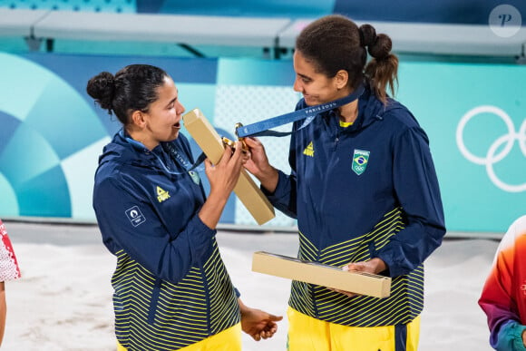 Ana Patricia Silva Ramos and Eduarda Santos Lisboa (BRA) - Finale féminine Canada-Brésil pour le Volleyball de plage aux JO de Paris le 9 août 2024  © Baptiste Autissier / Panoramic / Bestimage