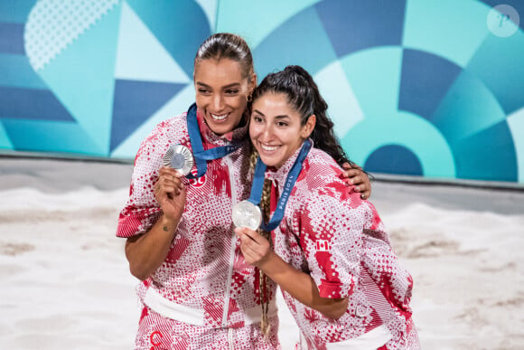 Melissa Humana Paredes et Brandie Wilkerson (CAN) - Finale féminine Canada-Brésil pour le Volleyball de plage aux JO de Paris le 9 août 2024  © Baptiste Autissier / Panoramic / Bestimage