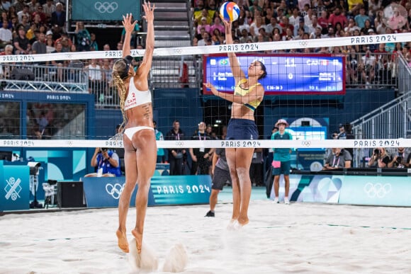 Le match a pu reprendre
Eduarda Santos Lisboa (BRA) - Finale féminine Canada-Brésil pour le Volleyball de plage aux JO de Paris le 9 août 2024  © Baptiste Autissier / Panoramic / Bestimage