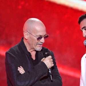 Florent Pagny et Kendji Girac lors de l'émission "La chanson de l'année" dans les Arènes de Nîmes, diffusée le 17 juin sur TF1