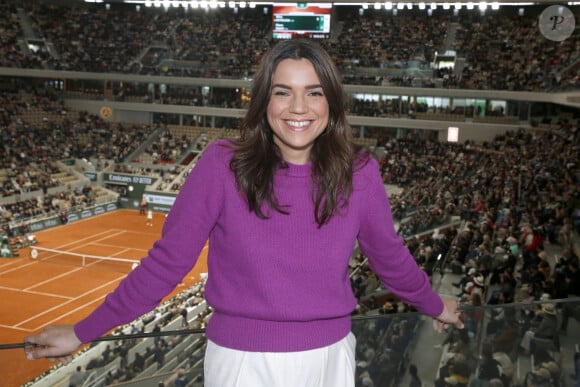 Exclusif - La journaliste Cécile Grès - Plateau de France Télévision lors des Internationaux de France de Tennis de Roland Garros 2024 - Jour 5 à Paris le 30 Mai 2024. © Bertrand Rindoff / Bestimage  Exclusive - France Television set during the 2024 Tennis French Open of Roland Garros - Day 5 in Paris, France 