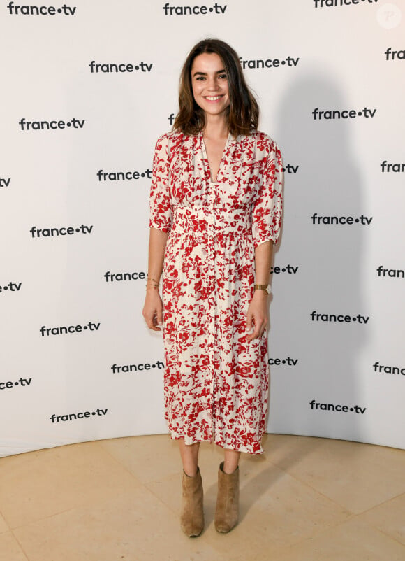 Cécile Grès vient de passer deux semaines très intenses
Cécile Gres au photocall de la conférence de presse de France 2 au théâtre Marigny à Paris le 18 juin 2019 © Coadic Guirec / Bestimage 