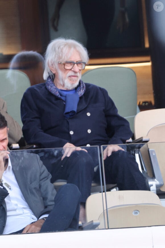 En effet, à ses débuts en tant que comédien, il laisse assez "indifférent"
Pierre Richard dans les tribunes des Internationaux de France de tennis de Roland Garros 2024 à Paris, France, le 4 juin 2024. © Jacovides-Moreau/Bestimage 