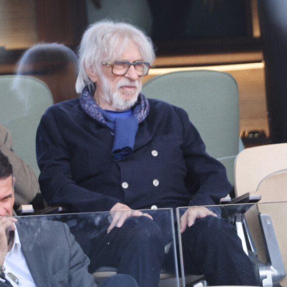 En effet, à ses débuts en tant que comédien, il laisse assez "indifférent"
Pierre Richard dans les tribunes des Internationaux de France de tennis de Roland Garros 2024 à Paris, France, le 4 juin 2024. © Jacovides-Moreau/Bestimage 