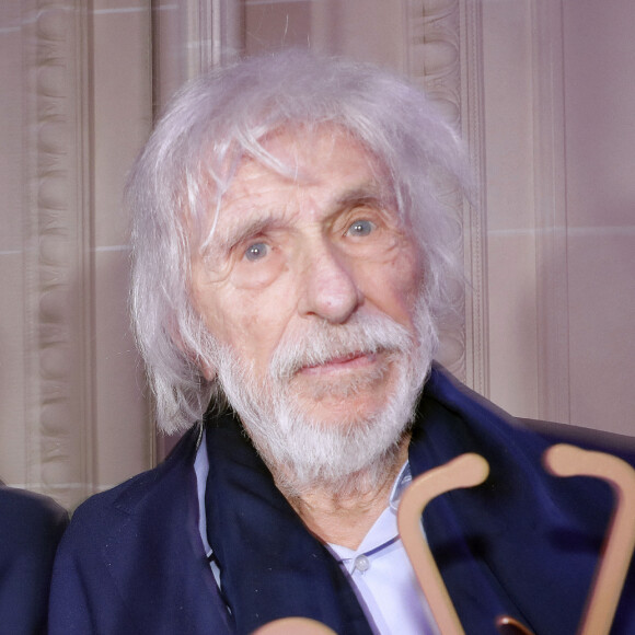 Portrait de Pierre Richard lors de la cérémonie des Stéthos d'Or 2024 à Paris. Le 19 mars 2024 © Cédric Perrin / Bestimage 