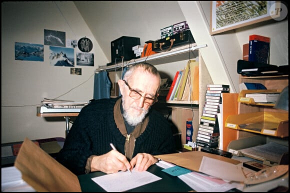 L'abbé Pierre en retrait au monastère de Saint Wandrille