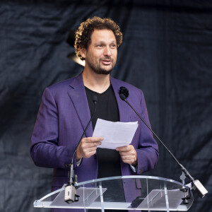 Le divorce a été compliqué à gérer pour lui
Exclusif - Eric Antoine lors de l'hommage à l'humoriste Guillaume Bats, mort à 36 ans, à Montmirail, Marne, France, le 17 juin 2023. © Pierre Perusseau/Bestimage