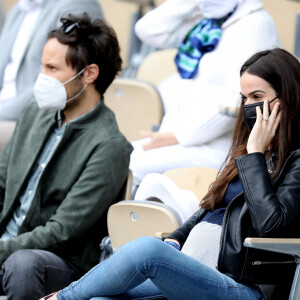 Vianney et Catherine Robert (enceinte) dans les tribunes des Internationaux de France de tennis de Roland Garros à Paris, France, le 5 juin 2021. © Dominique Jacovides/Bestimage