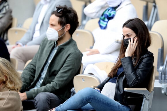 Vianney et Catherine Robert (enceinte) dans les tribunes des Internationaux de France de tennis de Roland Garros à Paris, France, le 5 juin 2021. © Dominique Jacovides/Bestimage