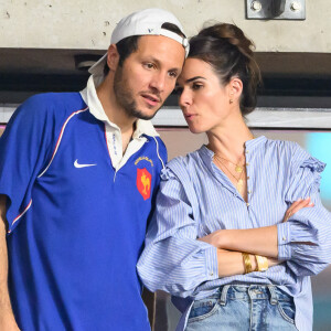 Intitulée "Beau-papa"
Vianney et son épouse Catherine Robert assistent au match de la Coupe du monde de rugby France 2023 entre la France et la Nouvelle-Zélande au Stade de France, le 8 septembre 2023. Laurent Zabulon/ABACAPRESS.COM