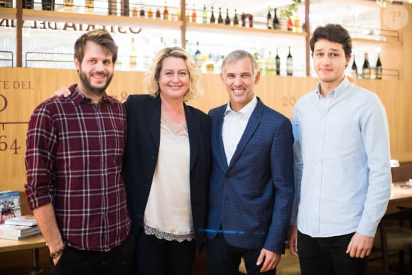 Naissance - Alessandro Belmondo, petit-fils de JP Belmondo, est papa pour la première fois d'un petit garçon - Exclusif - Paul et Luana Belmondo avec leurs fils Giacomo et Alessandro - Luana Belmondo lors du lancement de son livre "Italia mia Luana cuisine Rome" et de l'annonce de la diffusion de la série d'émissions sur la chaîne TV My Cuisine, au restaurant l'Osteria del Vino du marché spacieux Eataly Paris Marais à Paris le 7 novembre 2019. © Tiziano Da Silva - Pierre Perusseau/Bestimage  (No Web - pour suisse et Belgique)  Exclusive - For Germany call for price - Luana Belmondo at the launch of her book "Italia mia Luana cuisine Rome" and the announcement of the broadcast of the series of programs on the TV channel My Cuisine, at the restaurant Osteria del Vino of the spacious market Eataly Paris Marais in Paris on November 7, 2019. 