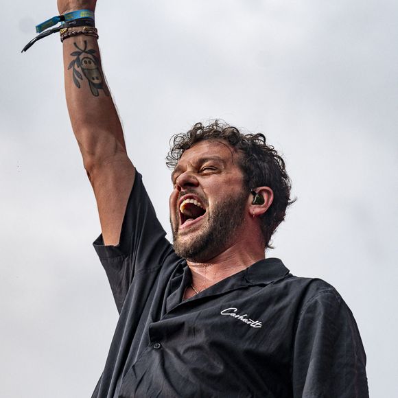 "J'ai jamais bougé plus tard je pense que je serai toujours à Cernay (...) J'y ai toute ma famille, tous mes amis, c'est là où je suis né c'est là ou j'ai grandi c'est là-bas où je suis solide où je me ressource tout simplement"
Claudio Capéo est en concert sur la scène du festival du Printemps de Pérouges au château de Saint Maurice de Remens le 29 juin 2024. © Sandrine Thesillat / Panoramic / Bestimage