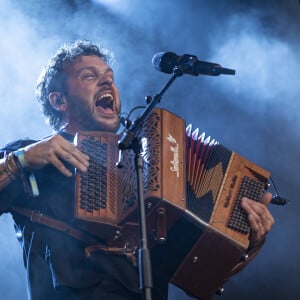 Installé dans une maison sans prétention où il se sent bien, Claudio Capéo pense rester toute sa vie en Alsace, une région très chère à son coeur.
Claudio Capéo est en concert sur la scène du festival du Printemps de Pérouges au château de Saint Maurice de Remens le 29 juin 2024. © Sandrine Thesillat / Panoramic / Bestimage