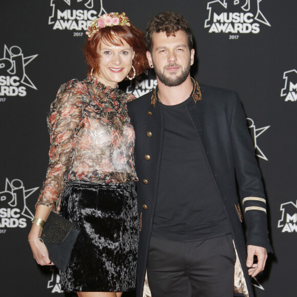 Révélé dans la saison 5 de "The Voice", Claudio Capéo vit toujours avec sa femme Aurélie Willgallis en Alsace là où il est né
Claudio Capéo et sa compagne Aurélie Willgallis - 19ème édition des NRJ Music Awards à Cannes. © Christophe Aubert via Bestimage 