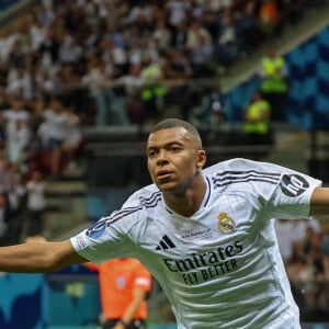 Kylian Mbappé remporte sa première victoire avec le Real Madrid en finale de la Supercoupe de l'UEFA à Varsovie le 14 août 2024. © Fabio Sasso/ZUMA Press Wire / Bestimage