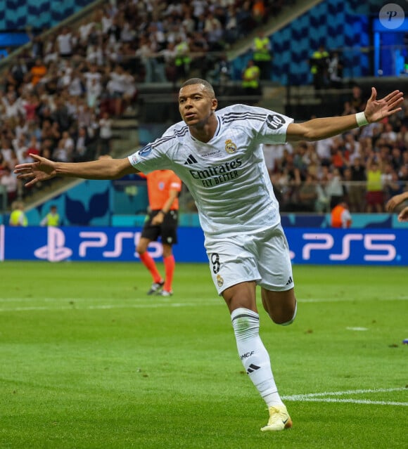 Kylian Mbappé remporte sa première victoire avec le Real Madrid en finale de la Supercoupe de l'UEFA à Varsovie le 14 août 2024. © Fabio Sasso/ZUMA Press Wire / Bestimage