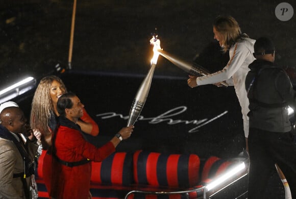 L'ancienne joueuse de tennis Amélie Mauresmo et le joueur de tennis espagnol Rafael Nadal sont vus portant des torches olympiques lors de la cérémonie d'ouverture des Jeux olympiques de Paris 2024 à Paris, le 26 juillet 2024. Photo par Xinhua/Wang Peng/ABACAPRESS.COM