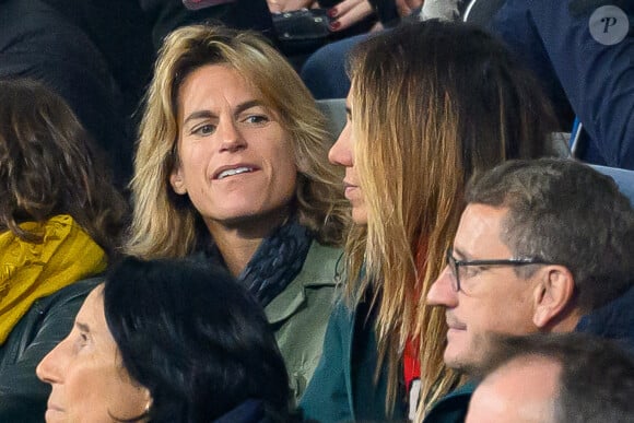 De quoi apporter un peu de calme à la directrice de Roland-Garros, qui vit un divorce compliqué...
Amélie Mauresmo assiste au match de la Coupe du monde de rugby France 2023 entre l'Angleterre et l'Afrique du Sud au Stade de France le 21 octobre 2023 à Paris, France. Photo par Laurent Zabulon/ABACAPRESS.COM