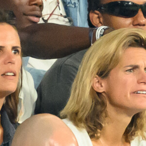 Laure Manaudou et Amélie Mauresmo assistent au match de la Coupe du monde de rugby France 2023 entre la France et la Nouvelle-Zélande au Stade de France le 08 septembre 2023 à Saint-Denis, en banlieue parisienne, France. Photo par Laurent Zabulon/ABACAPRESS.COM