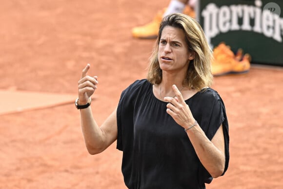 ...et a même porté plainte pour harcèlement contre son ex-femme.
Amélie Mauresmo lors de la finale de Roland-Garros, tournoi de tennis du Grand Chelem, le 11 juin 2023 au stade Roland-Garros à Paris, France. Photo par Victor Joly/ABACAPRESS.COM