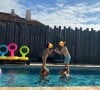 La tenniswoman a partagé sur Instagram une rare photo de ses enfants, Aaron et Ayla, jouant dans leur piscine.
La famille d'Amélie Mauresmo, le 16 août 2023. Crédit : Instagram.