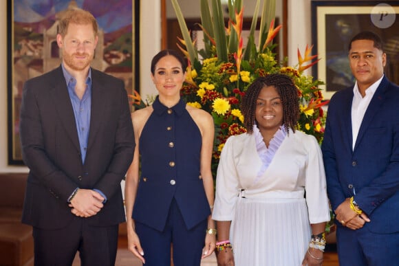 Harry, duc de Sussex, Meghan, duchesse de Sussex, posent pour une photo avec la vice-présidente colombienne Francia Marquez et son mari Yerney Pinillo lors d'un événement à leur arrivée à Bogota, Colombie, le 15 août 2024. Photo fournie par : Darwin Torres/Vice-présidence colombienne/Long Visual Press/ABACAPRESS.COM