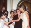 Ce magnifique bijou lui vient d'une autre princesse : Diana, la mère du princesse Harry.
Lady Di lors d'un ballet à Londres.