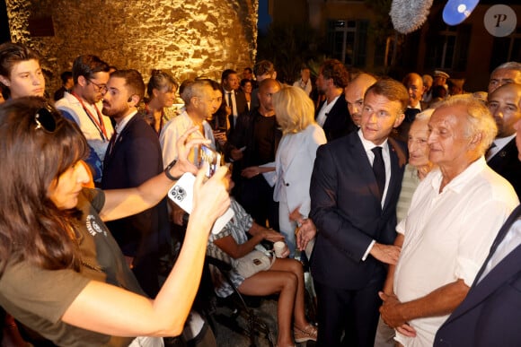 Emmanuel Macron et Brigitte Macron à Bormes-les-Mimosas pour les 80 ans de la libération de la ville, le 17 août 2024 © Alain Robert / Pool / Bestimage 