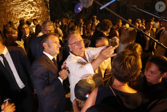 Emmanuel Macron à Bormes-les-Mimosas pour les 80 ans de la libération de la ville, le 17 août 2024 © Alain Robert / Pool / Bestimage 