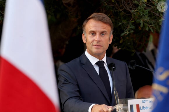 Emmanuel Macron à Bormes-les-Mimosas pour les 80 ans de la libération de la ville, le 17 août 2024 © Alain Robert / Pool / Bestimage 