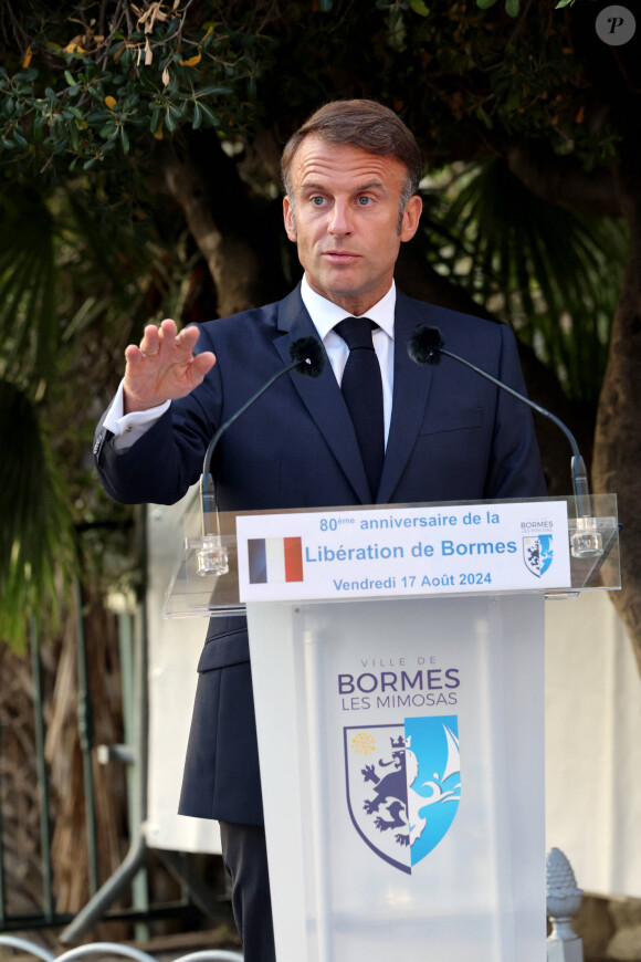 Emmanuel Macron à Bormes-les-Mimosas pour les 80 ans de la libération de la ville, le 17 août 2024. © Alain Robert / Pool / Bestimage 