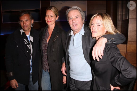 Archive - Géraldine Danon et son parrain Alain Delon avec Paul et Luana Belmondo