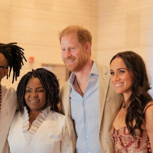 Ils sont récemment allés à la rencontre d'enfants dans une école colombienne
Le prince Harry et Meghan Markle en Colombie.