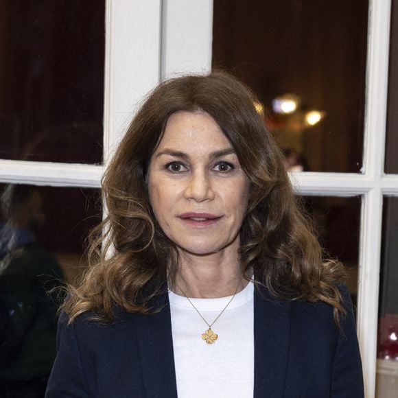 L'actrice de 22 ans incarne alors une image de la femme fatale, captivant à la fois les réalisateurs et le public 
Valérie Kaprisky à la générale de la pièce "Royan, la professeur de Français" au théâtre de Paris le 17 avril 2024